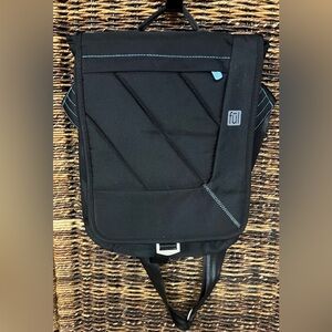 ful-‎ Tablet/Messenger bag- Blue/Black, Series 6100, Multiple compartments